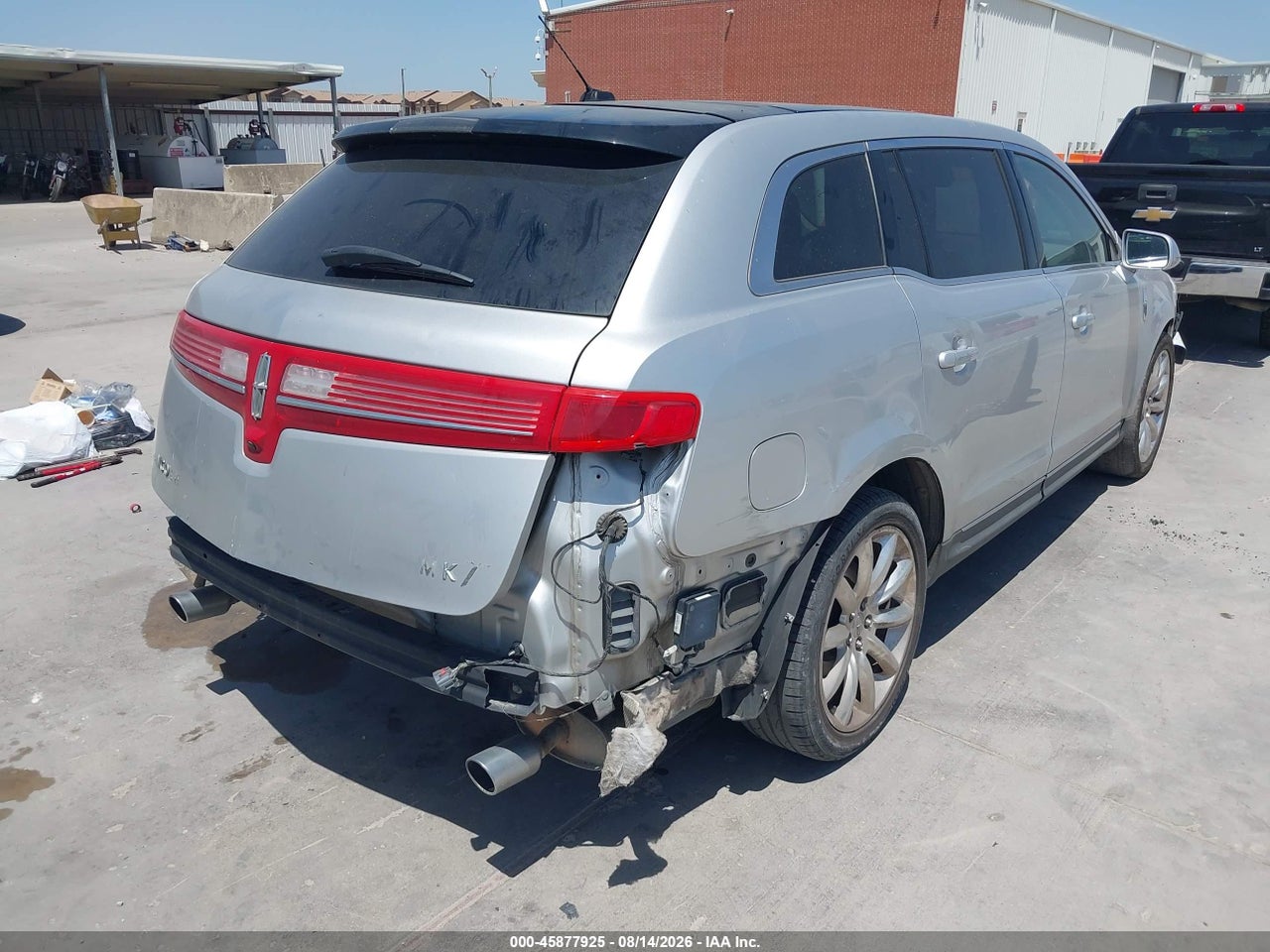 2010 LINCOLN MKT · 4/11