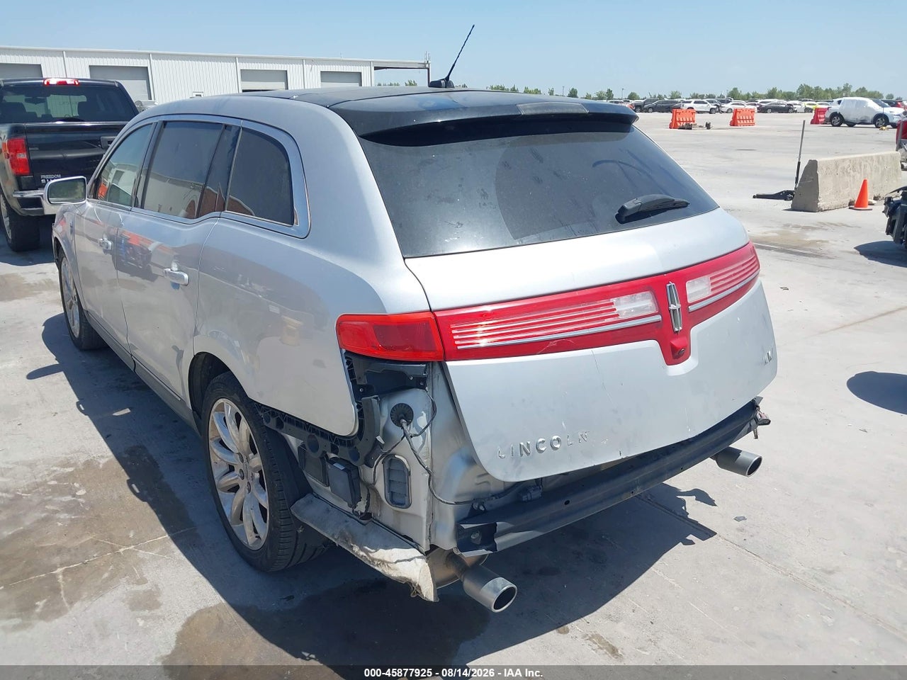 2010 LINCOLN MKT · 3/11