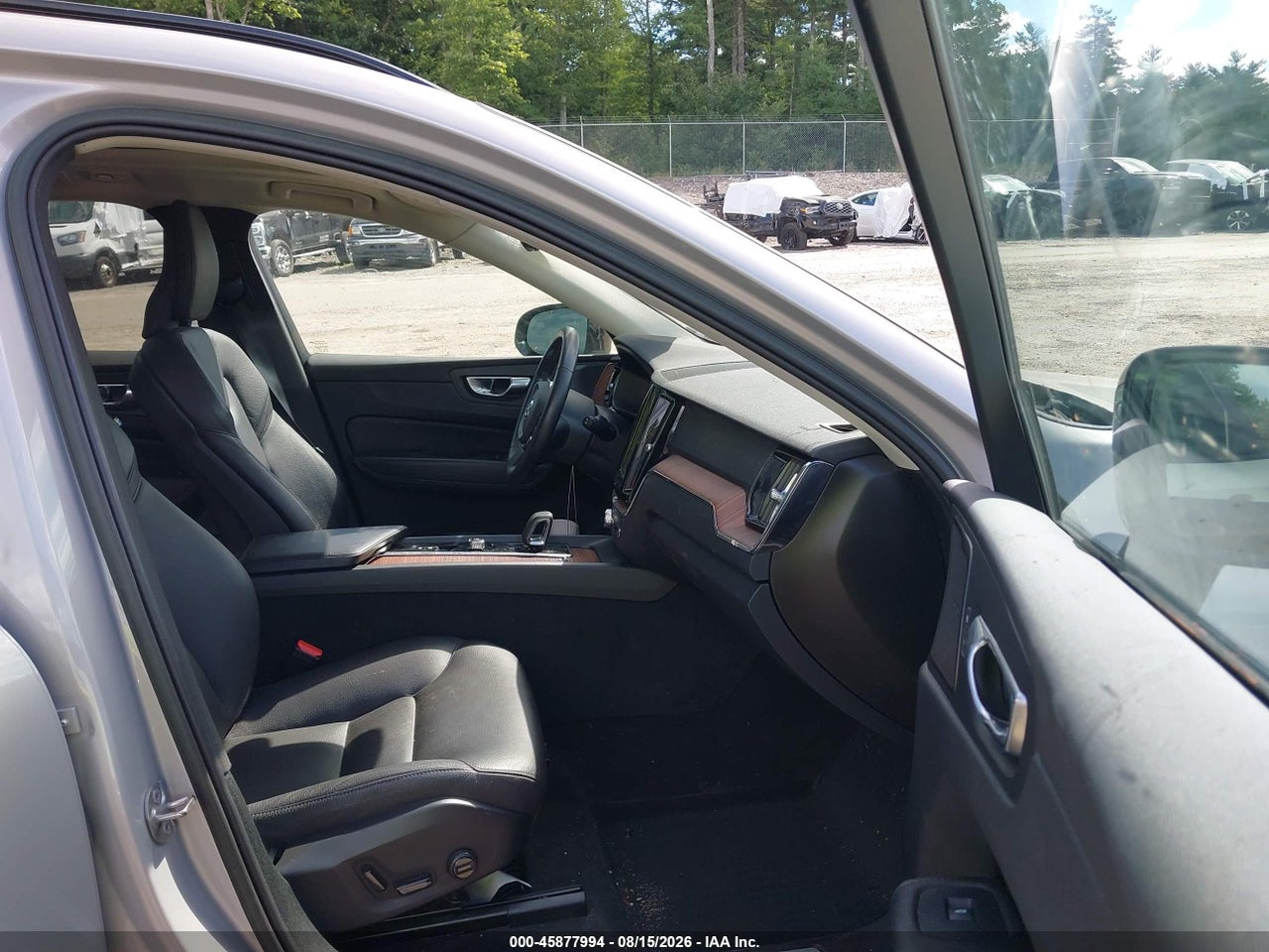2023 VOLVO XC60 B5 PLUS DARK THEME · 5/11