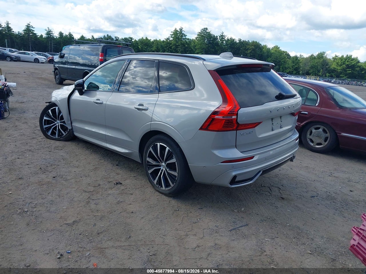 2023 VOLVO XC60 B5 PLUS DARK THEME · 3/11