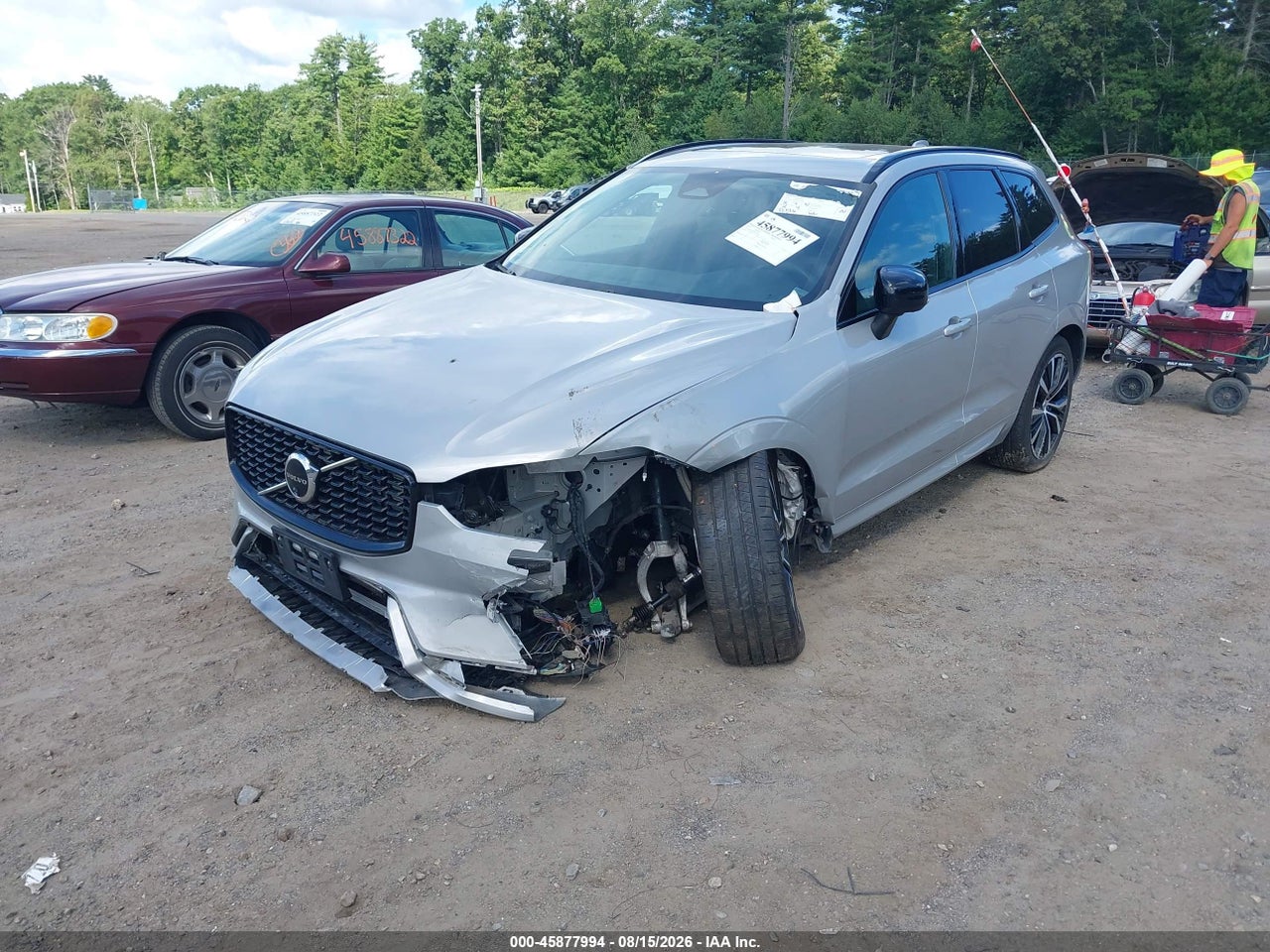2023 VOLVO XC60 B5 PLUS DARK THEME · 2/11