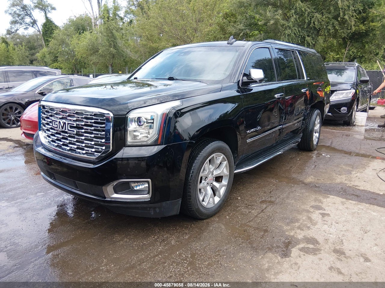 2016 GMC YUKON XL SLT · 2/11