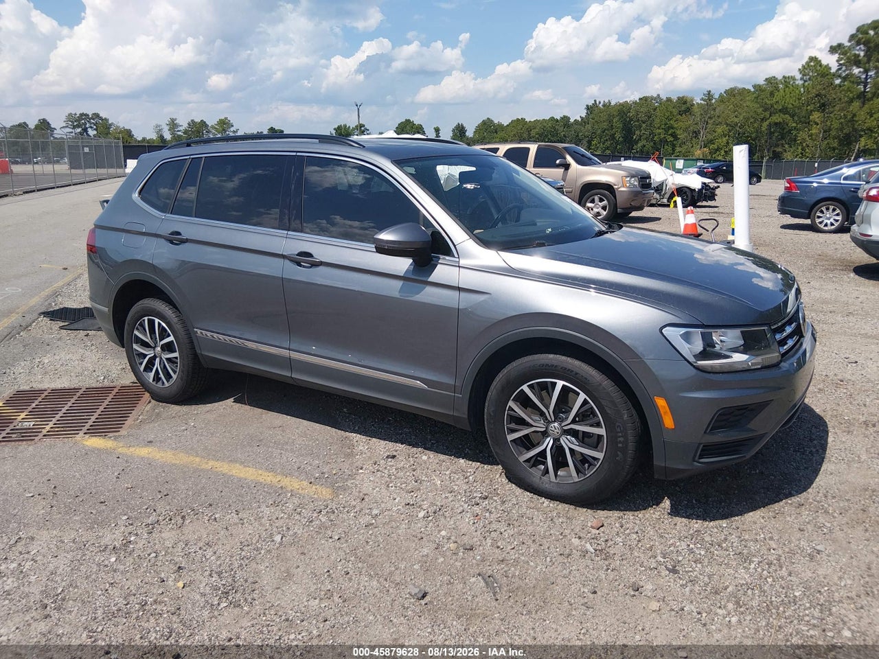 3VV3B7AX4LM****** · 2020 VOLKSWAGEN TIGUAN 2.0T SE/2.0T SE R-LINE BLACK/2.0T SEL