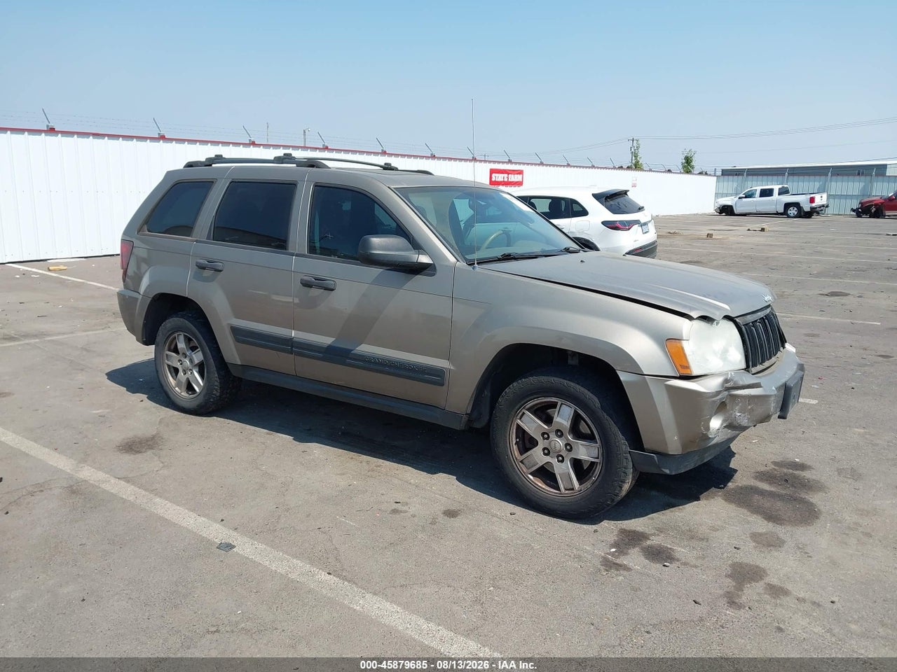1J4HR48N56C****** · 2006 JEEP GRAND CHEROKEE LAREDO