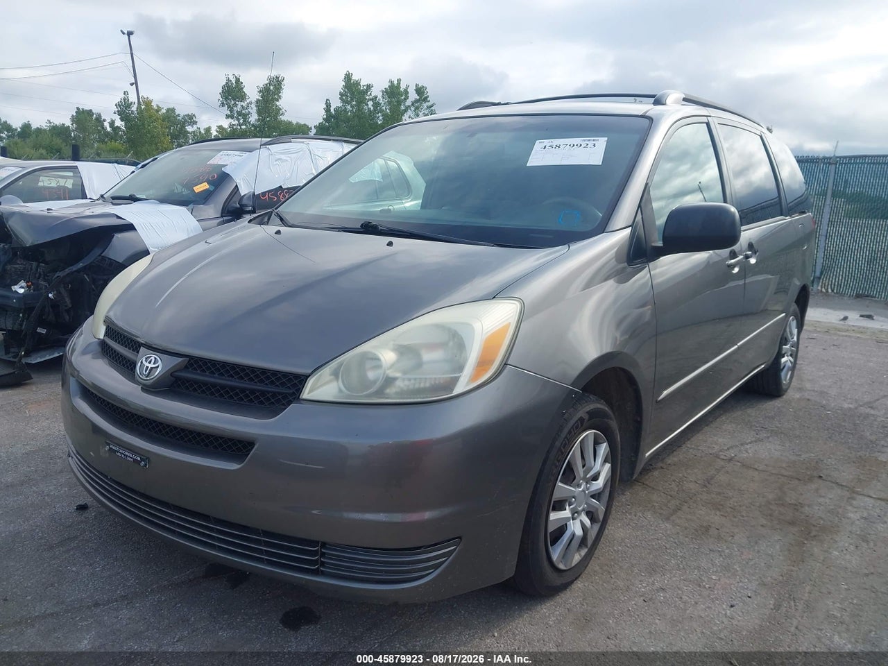 2005 TOYOTA SIENNA LE · 2/11