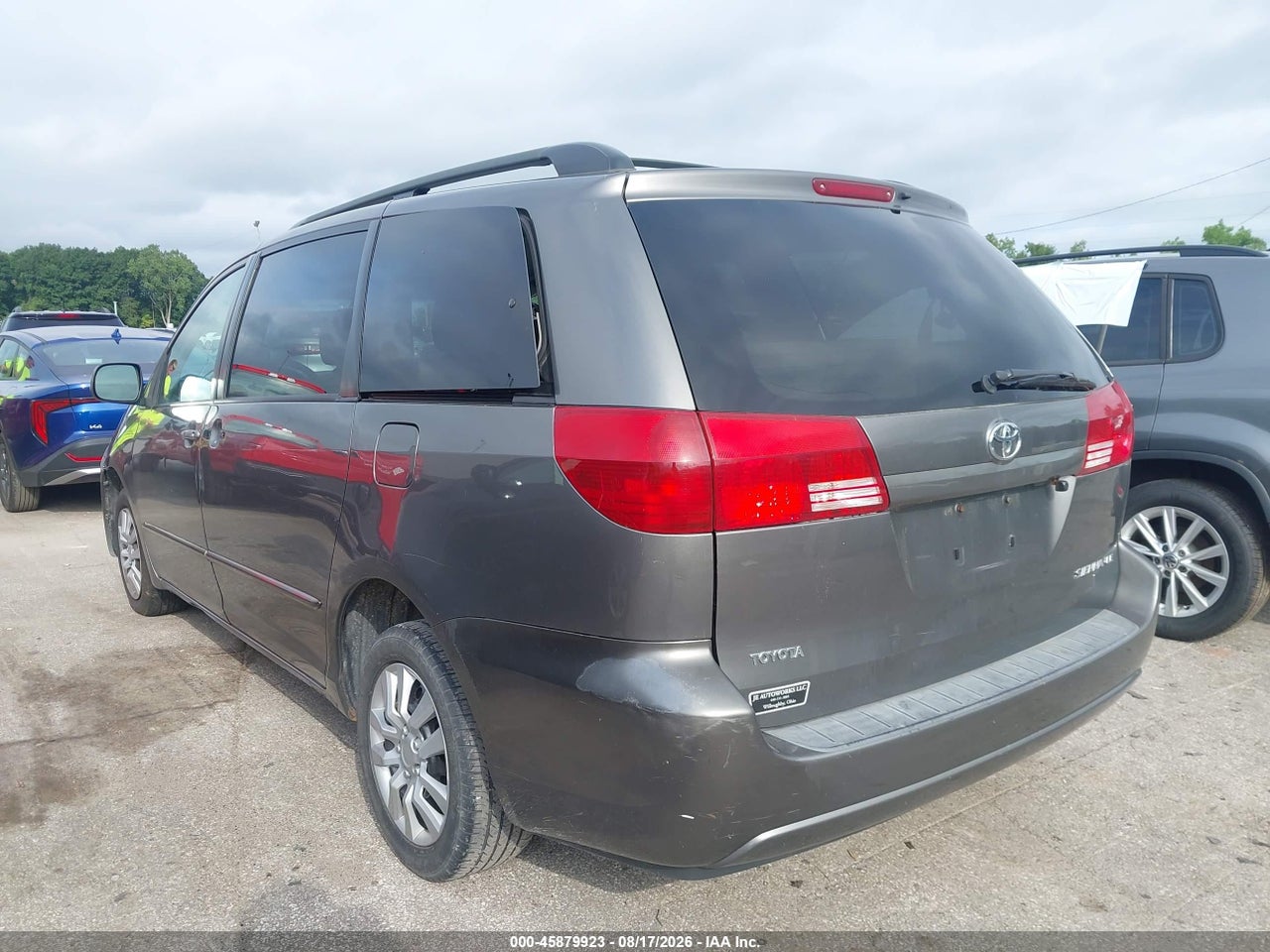 2005 TOYOTA SIENNA LE · 3/11