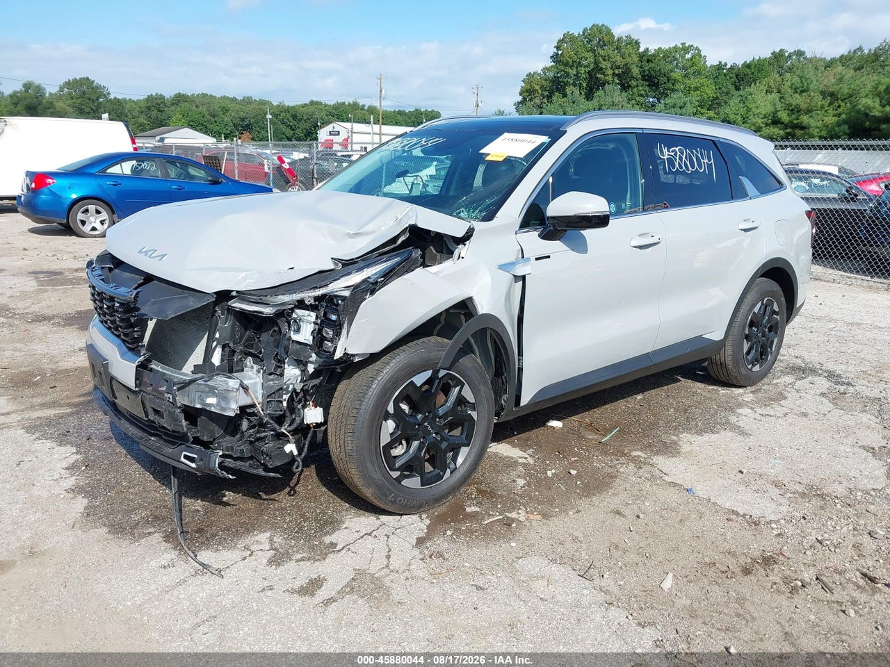 2025 KIA SORENTO S · 2/9