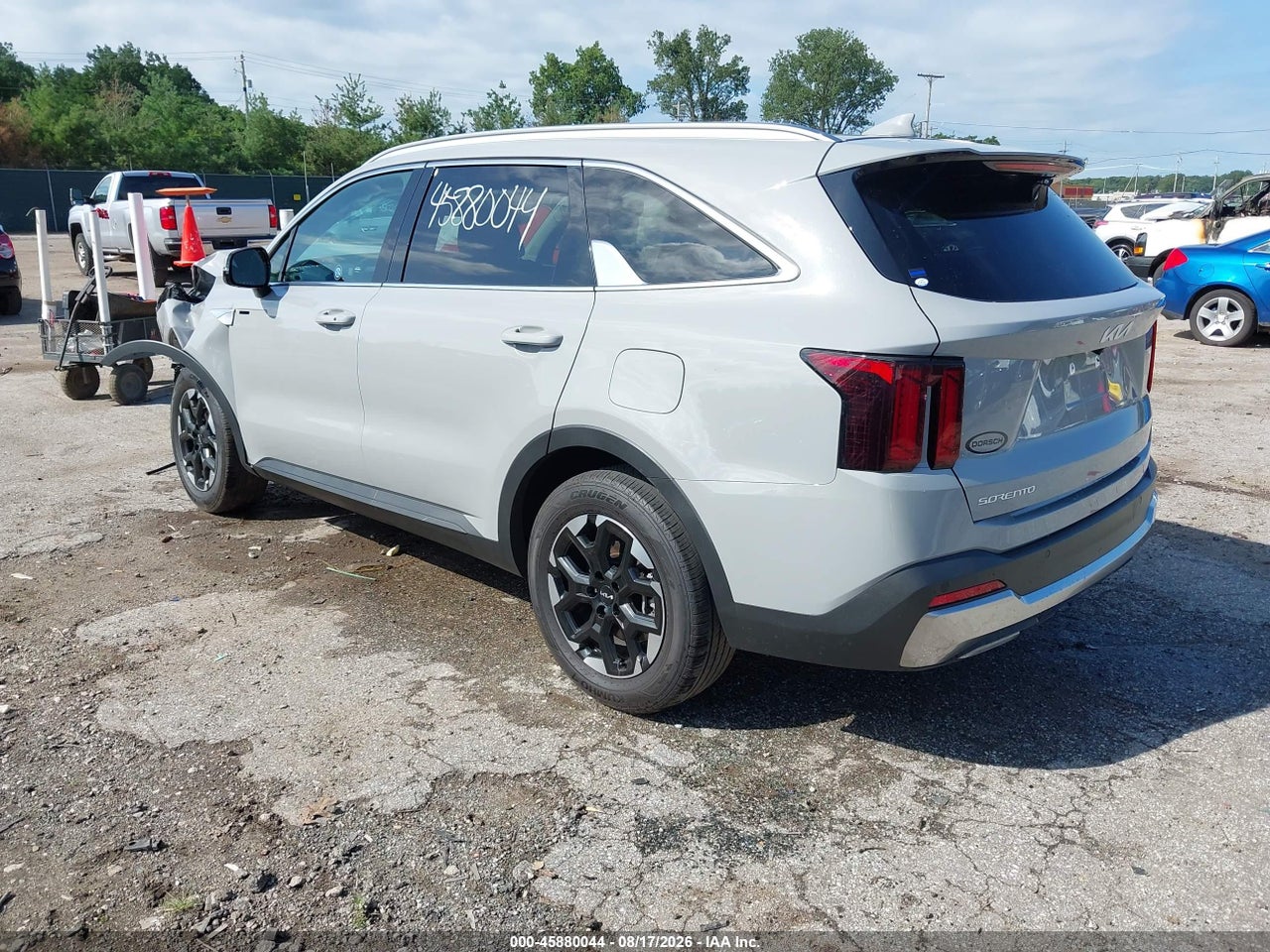 2025 KIA SORENTO S · 3/9