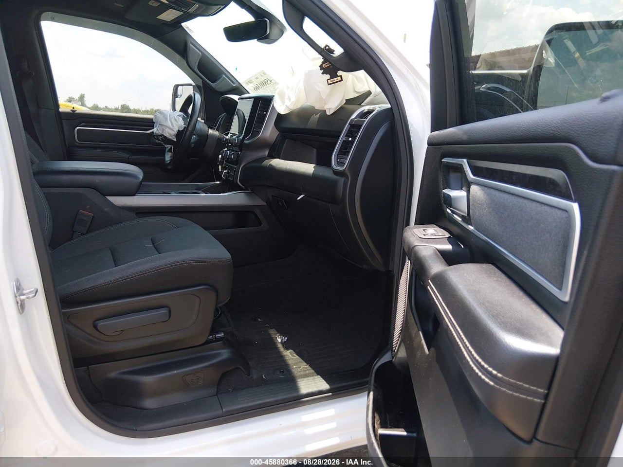 2022 RAM 1500 BIG HORN  4X4 5'7 BOX · 5/11