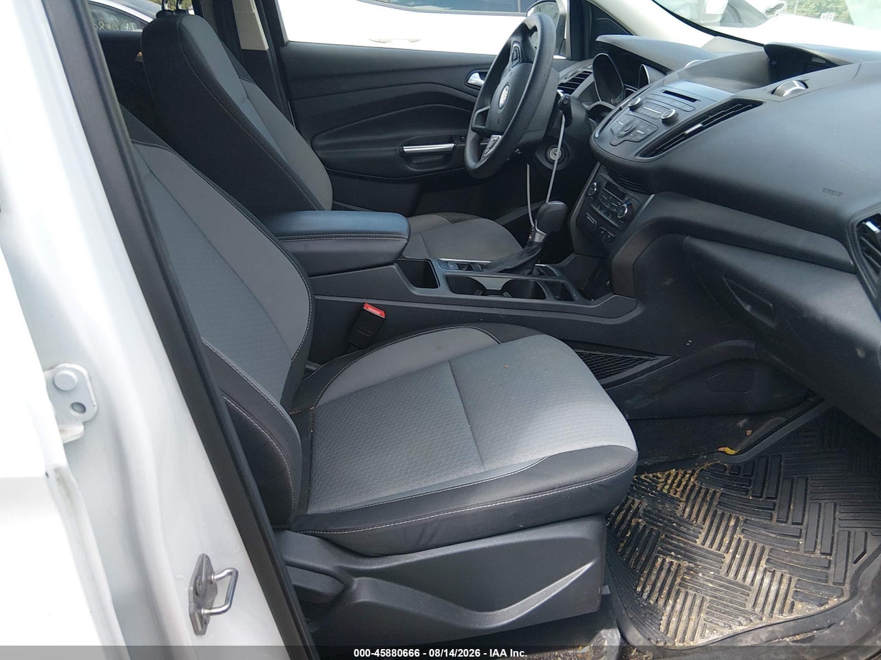 2017 FORD ESCAPE SE · 5/11