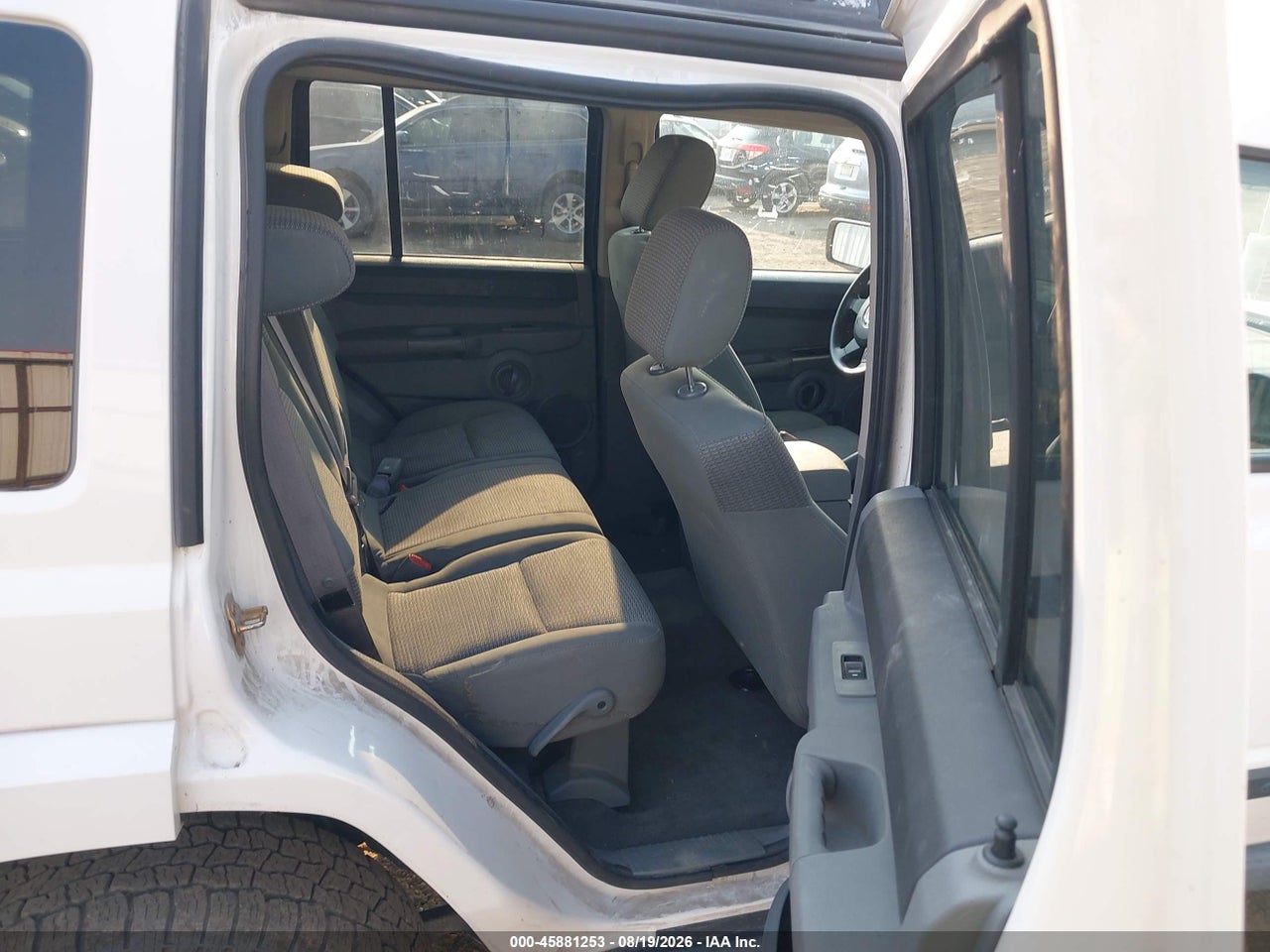 1J8HG48K56C****** · 2006 JEEP COMMANDER · 8/11