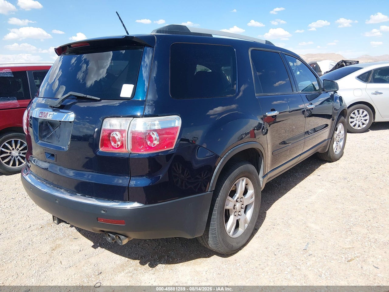 2011 GMC ACADIA SLE · 4/11