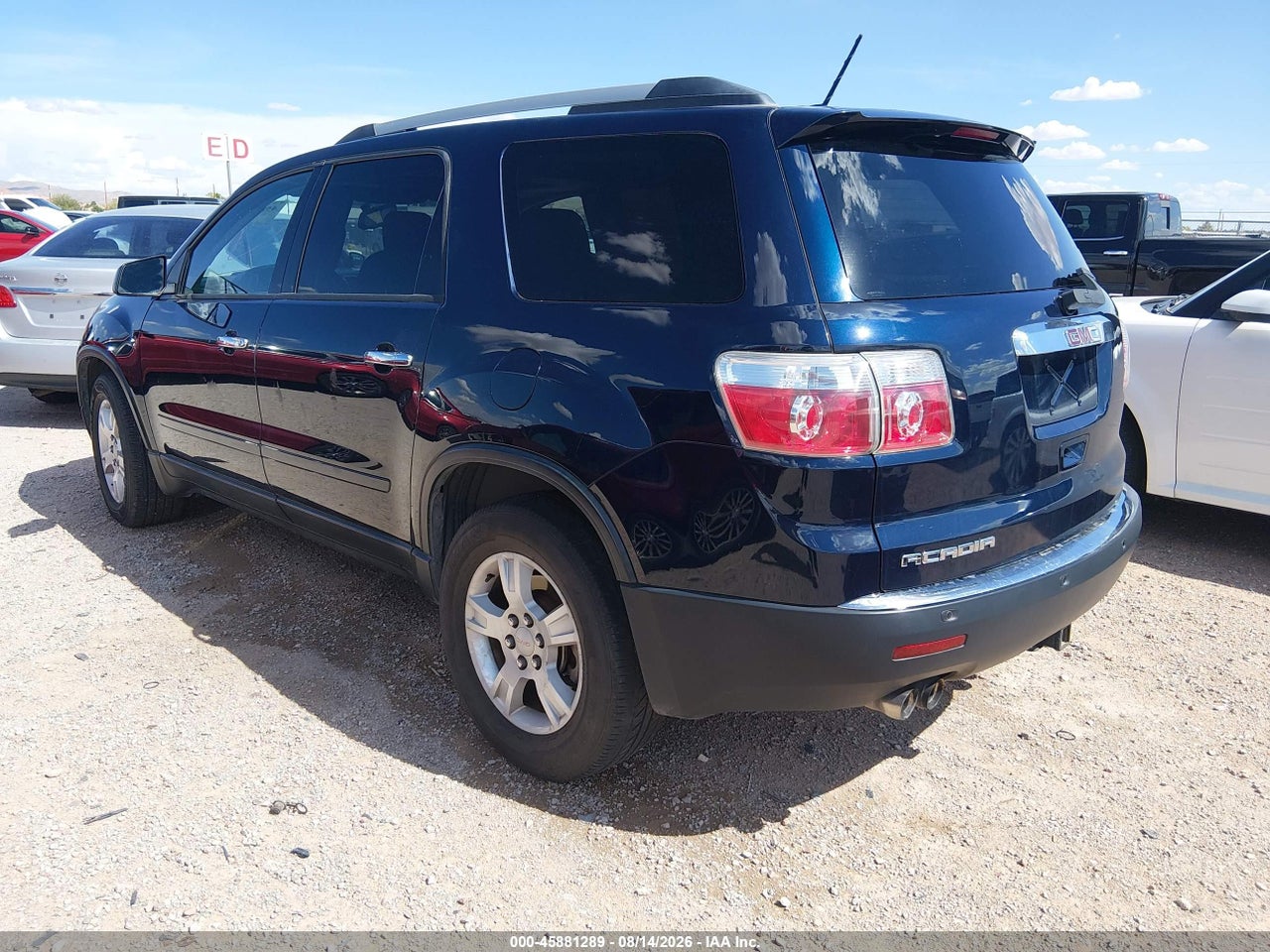 2011 GMC ACADIA SLE · 3/11