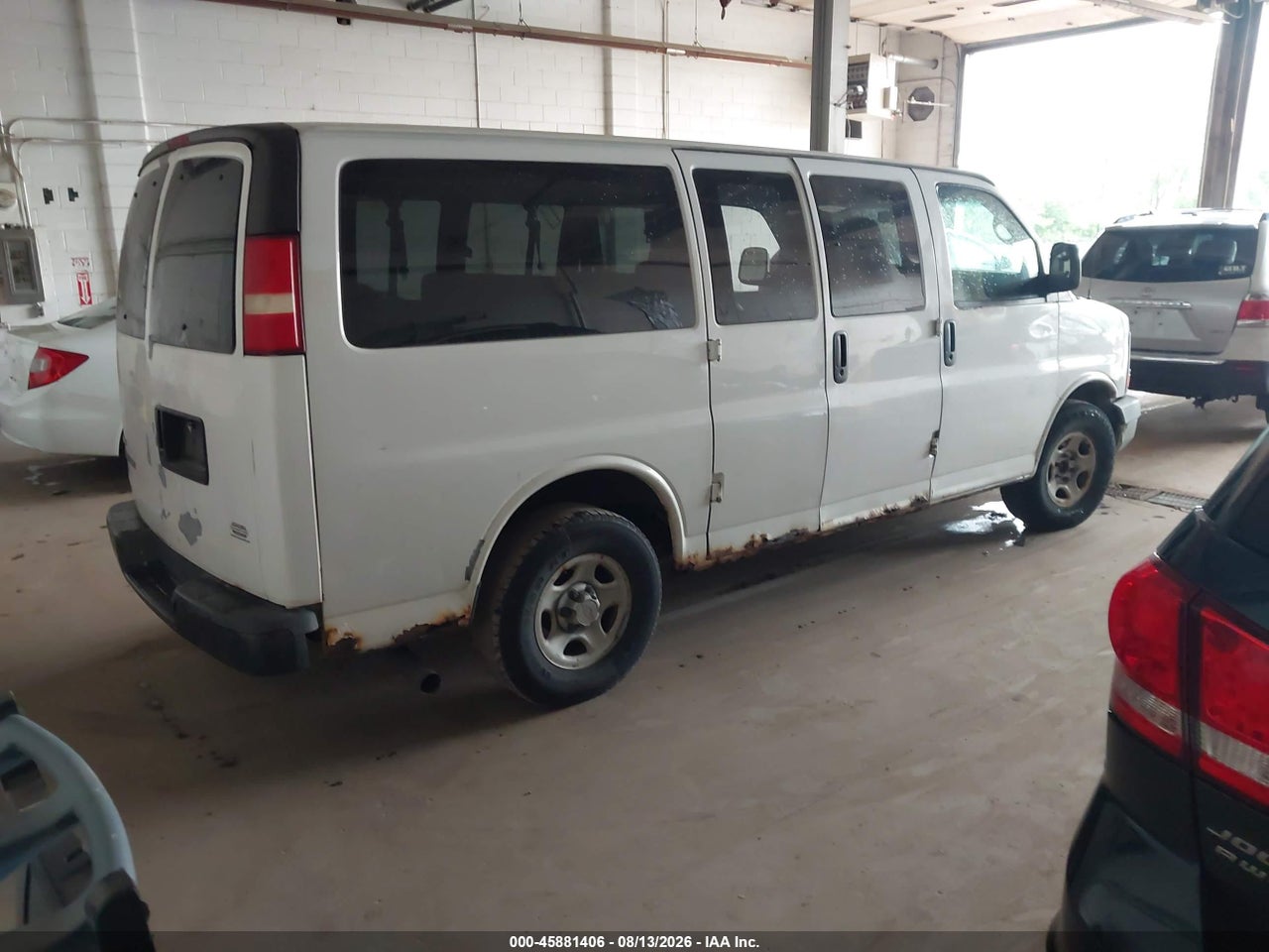 2007 CHEVROLET EXPRESS PASSENGER LS · 4/11