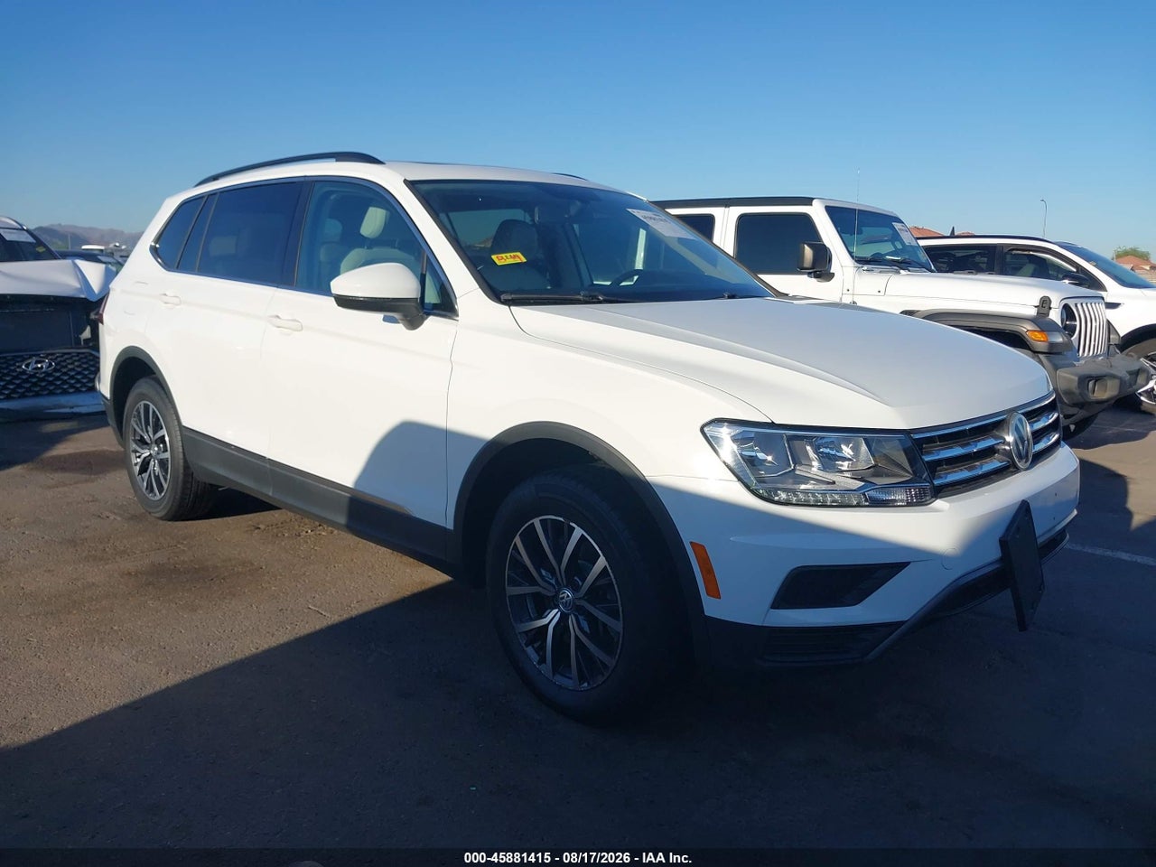3VV3B7AX1JM****** · 2018 VOLKSWAGEN TIGUAN 2.0T SE/2.0T SEL