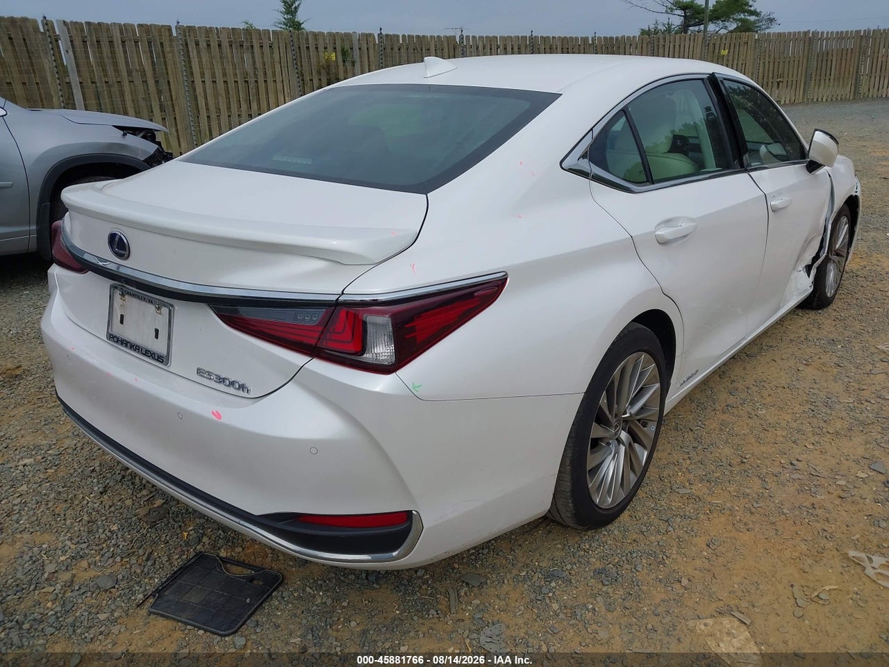 2022 LEXUS ES 300H LUXURY · 4/11