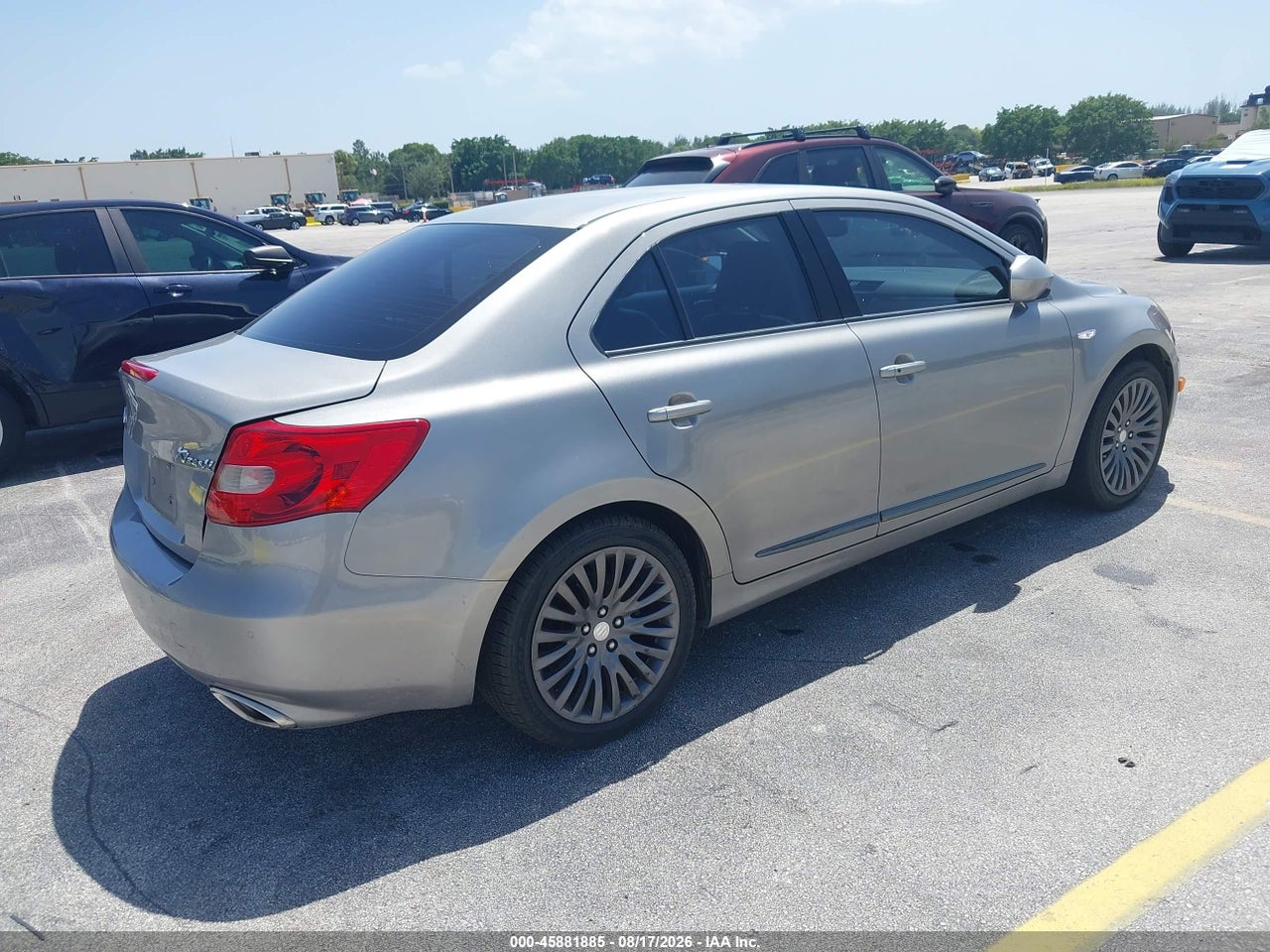 2010 SUZUKI KIZASHI SLS · 4/11
