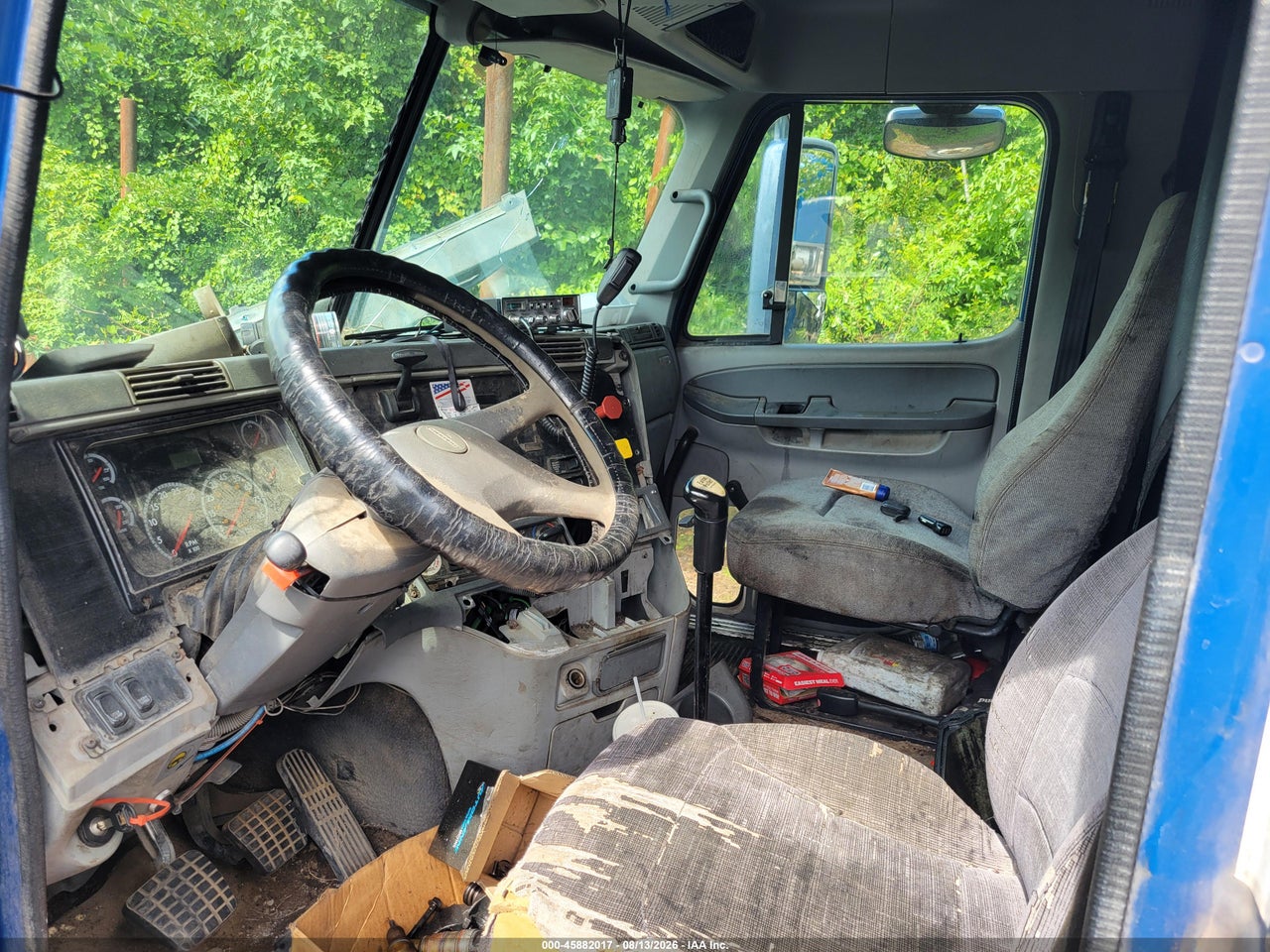 2005 FREIGHTLINER CONVENTIONAL COLUMBIA · 5/11