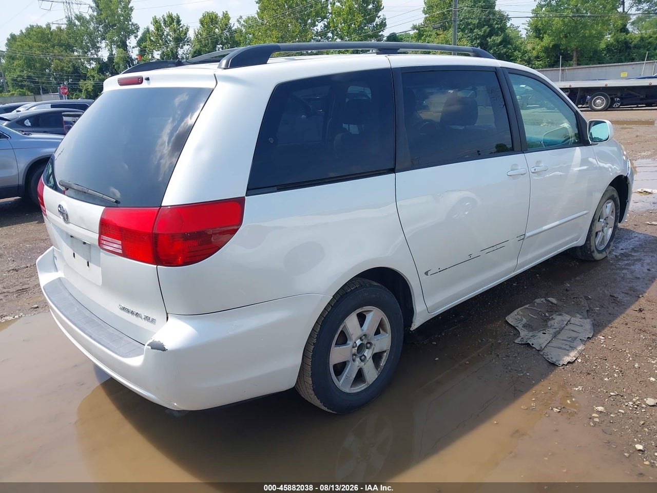 2004 TOYOTA SIENNA XLE · 4/11