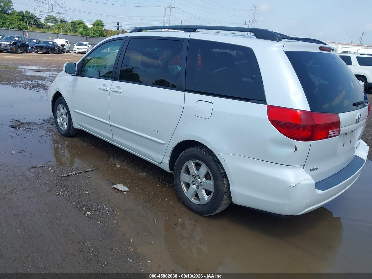 2004 TOYOTA SIENNA XLE · 3/11