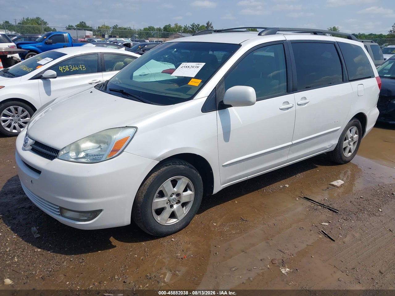 2004 TOYOTA SIENNA XLE · 2/11