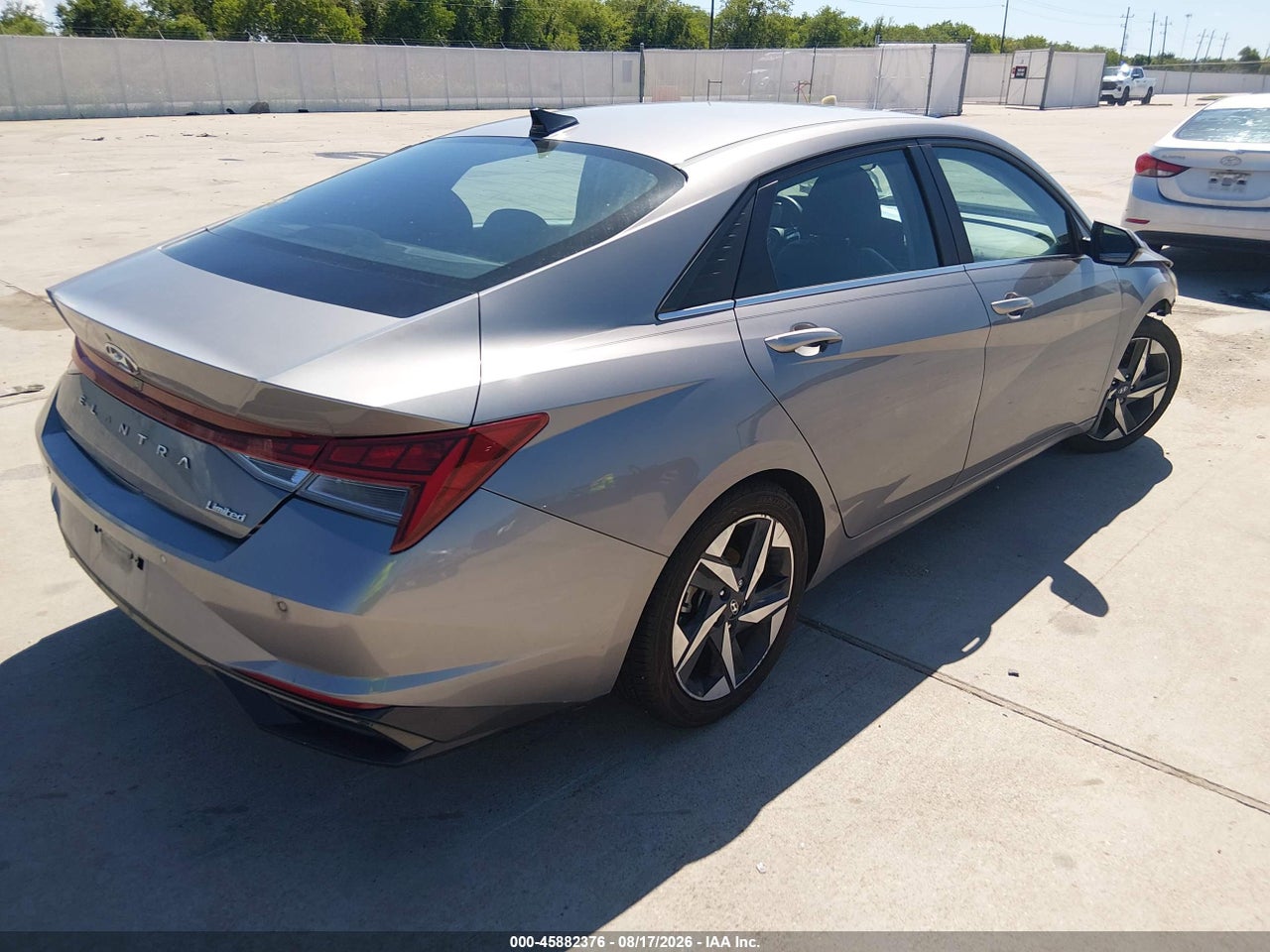 2023 HYUNDAI ELANTRA LIMITED · 4/10