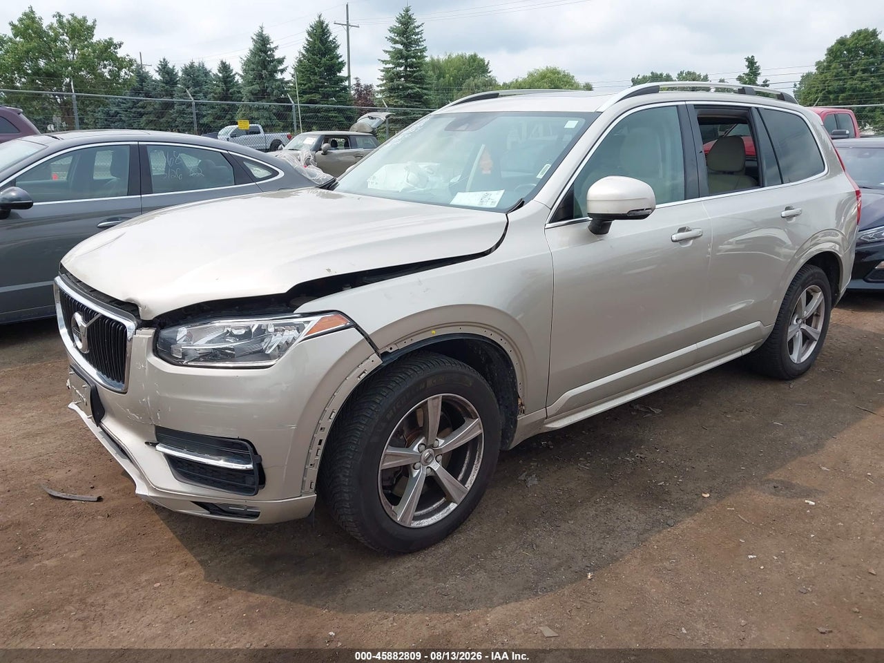 YV4102XK2G1****** · 2016 VOLVO XC90 T5 MOMENTUM · 2/11