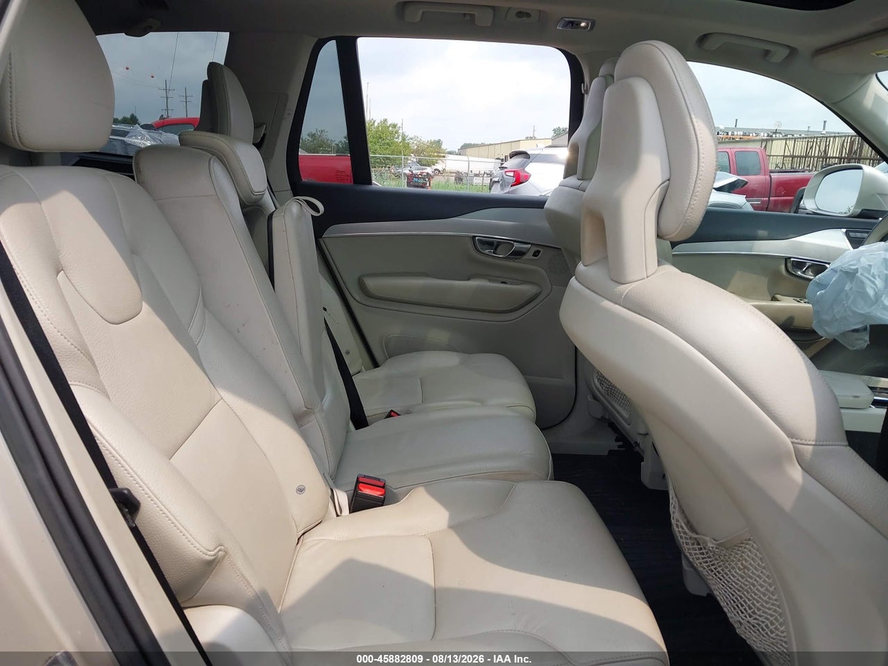 YV4102XK2G1****** · 2016 VOLVO XC90 T5 MOMENTUM · 8/11