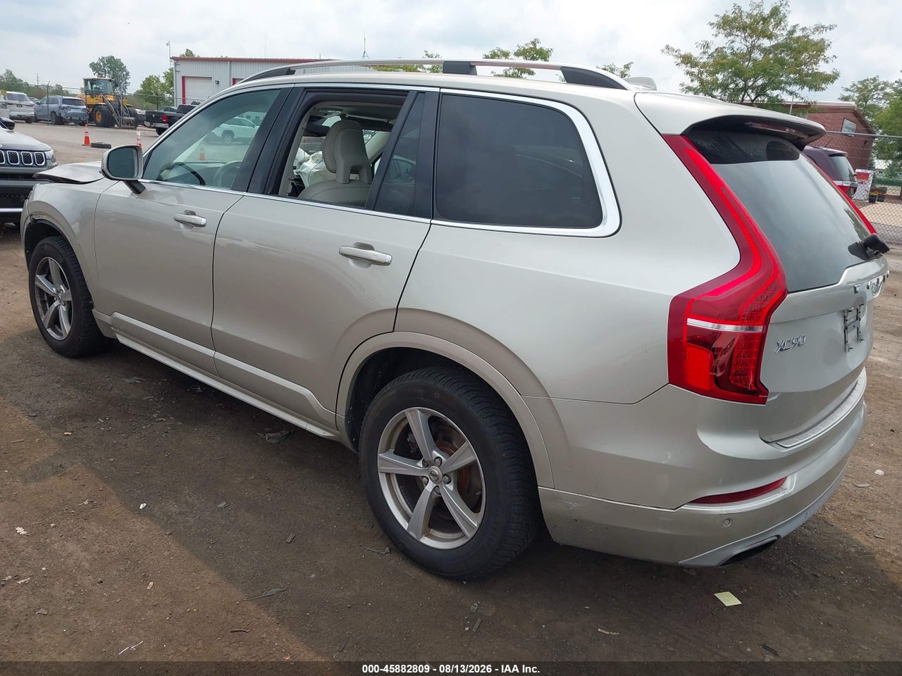 YV4102XK2G1****** · 2016 VOLVO XC90 T5 MOMENTUM · 3/11