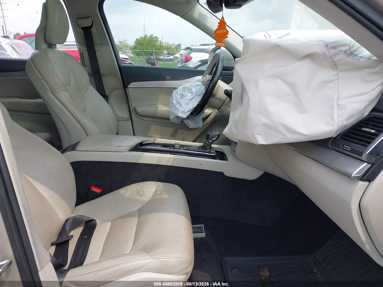 YV4102XK2G1****** · 2016 VOLVO XC90 T5 MOMENTUM · 5/11