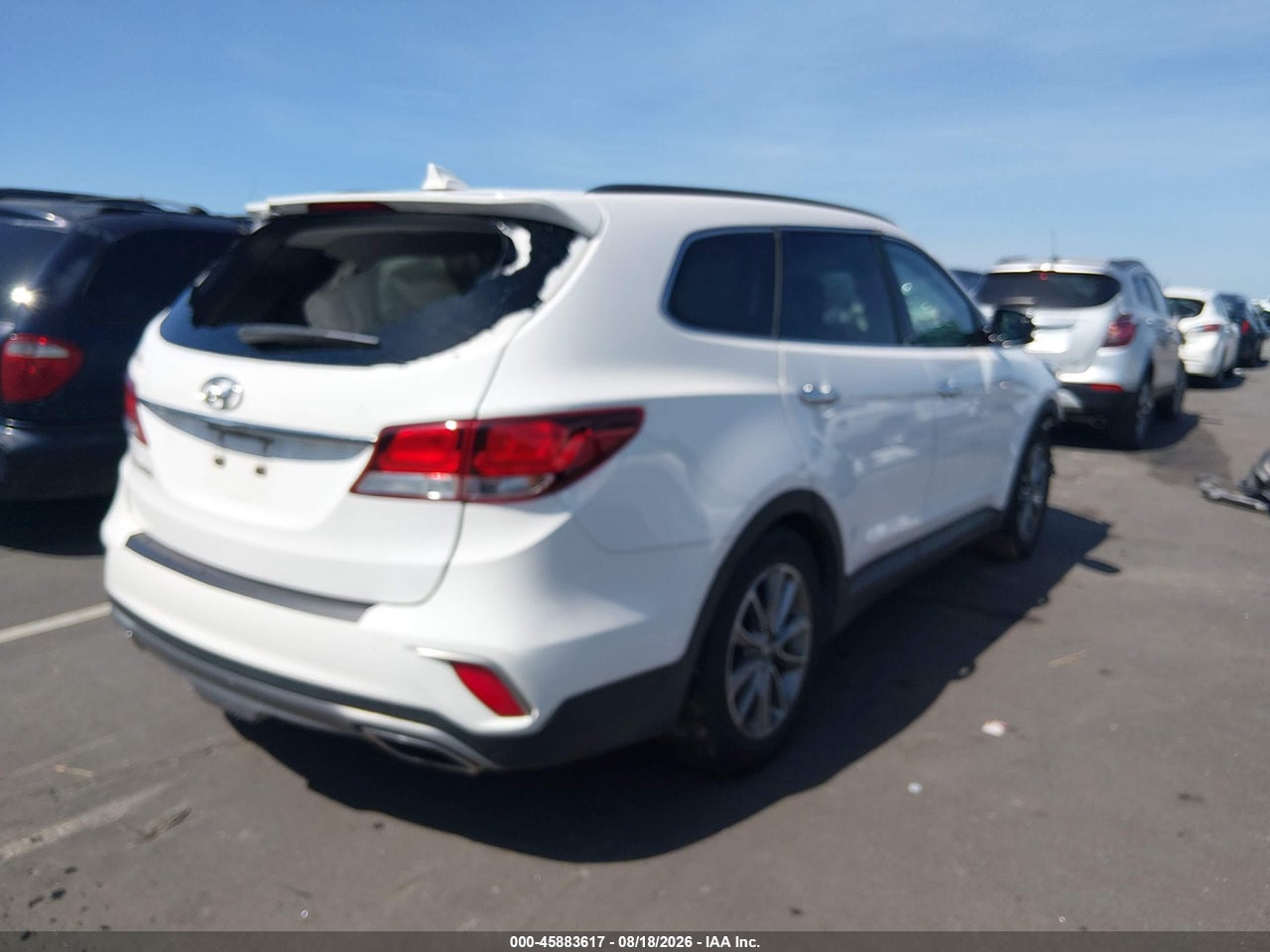 2017 HYUNDAI SANTA FE SE · 4/11