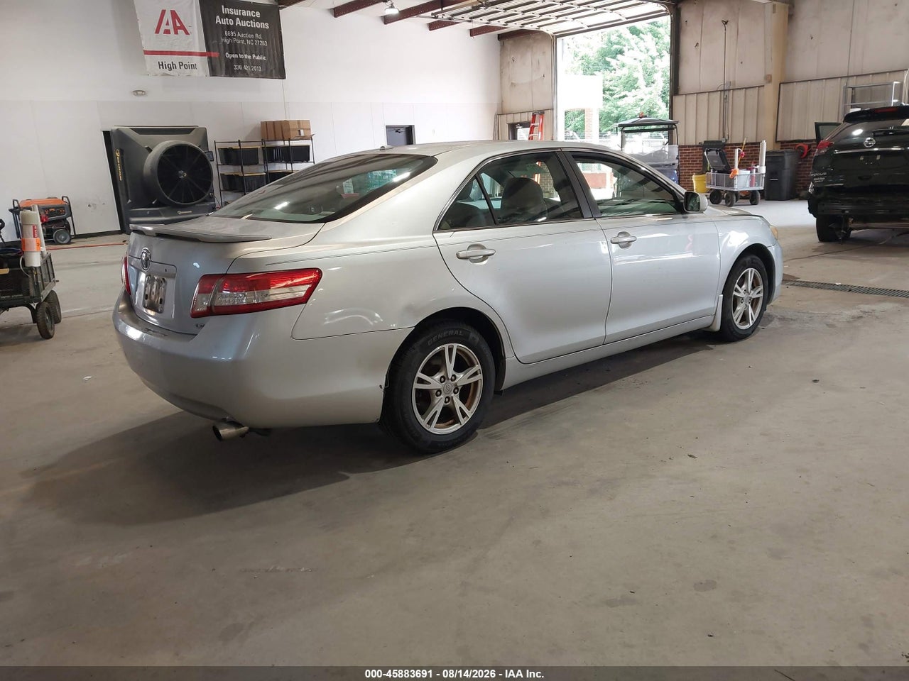 2010 TOYOTA CAMRY LE · 4/11