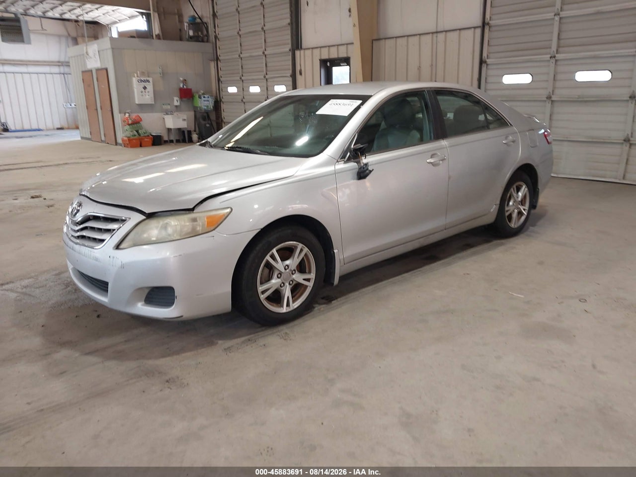 2010 TOYOTA CAMRY LE · 2/11