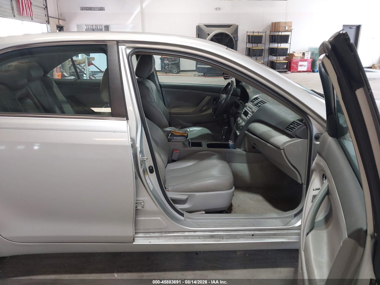 2010 TOYOTA CAMRY LE · 5/11