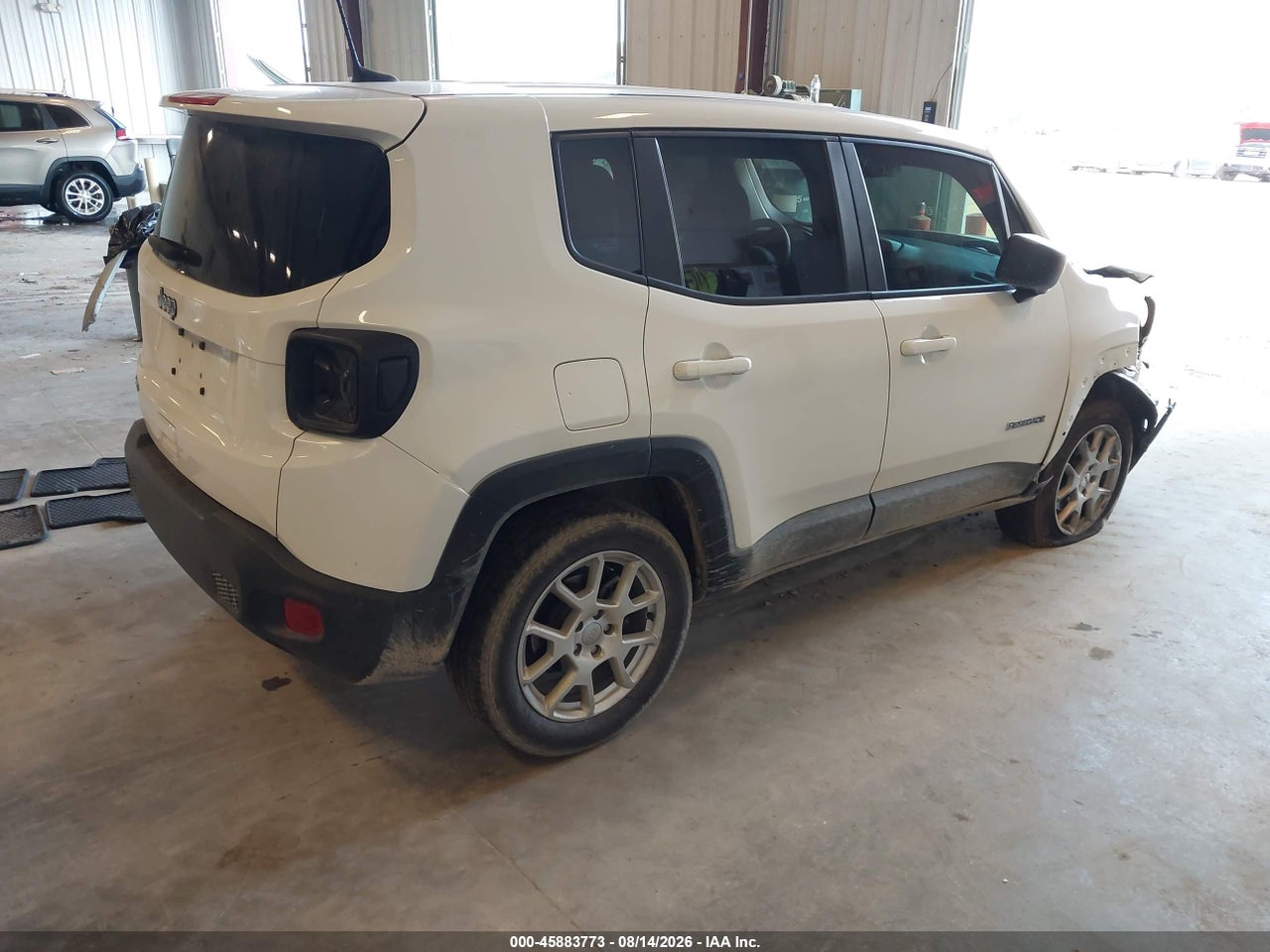 2023 JEEP RENEGADE LATITUDE 4X4 · 4/10