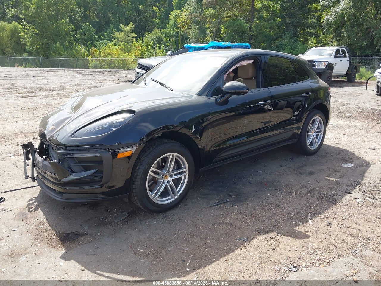 2025 PORSCHE MACAN T · 2/11