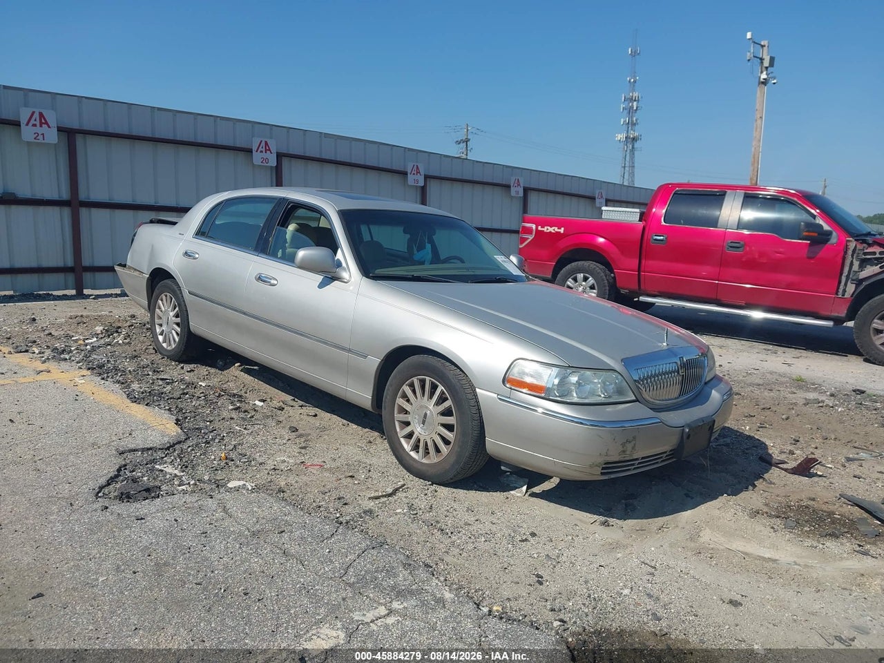 2004 LINCOLN TOWN CAR ULTIMATE