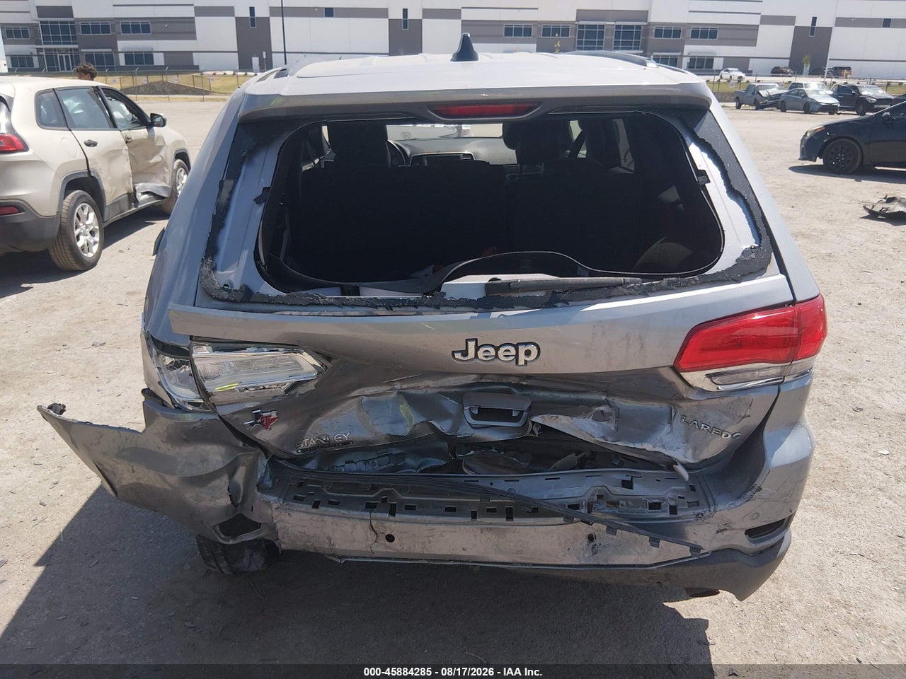 2017 JEEP GRAND CHEROKEE LAREDO · 6/10