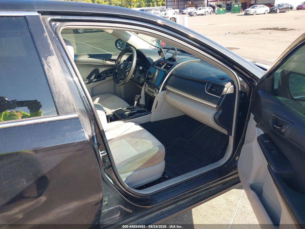 2012 TOYOTA CAMRY LE · 5/10