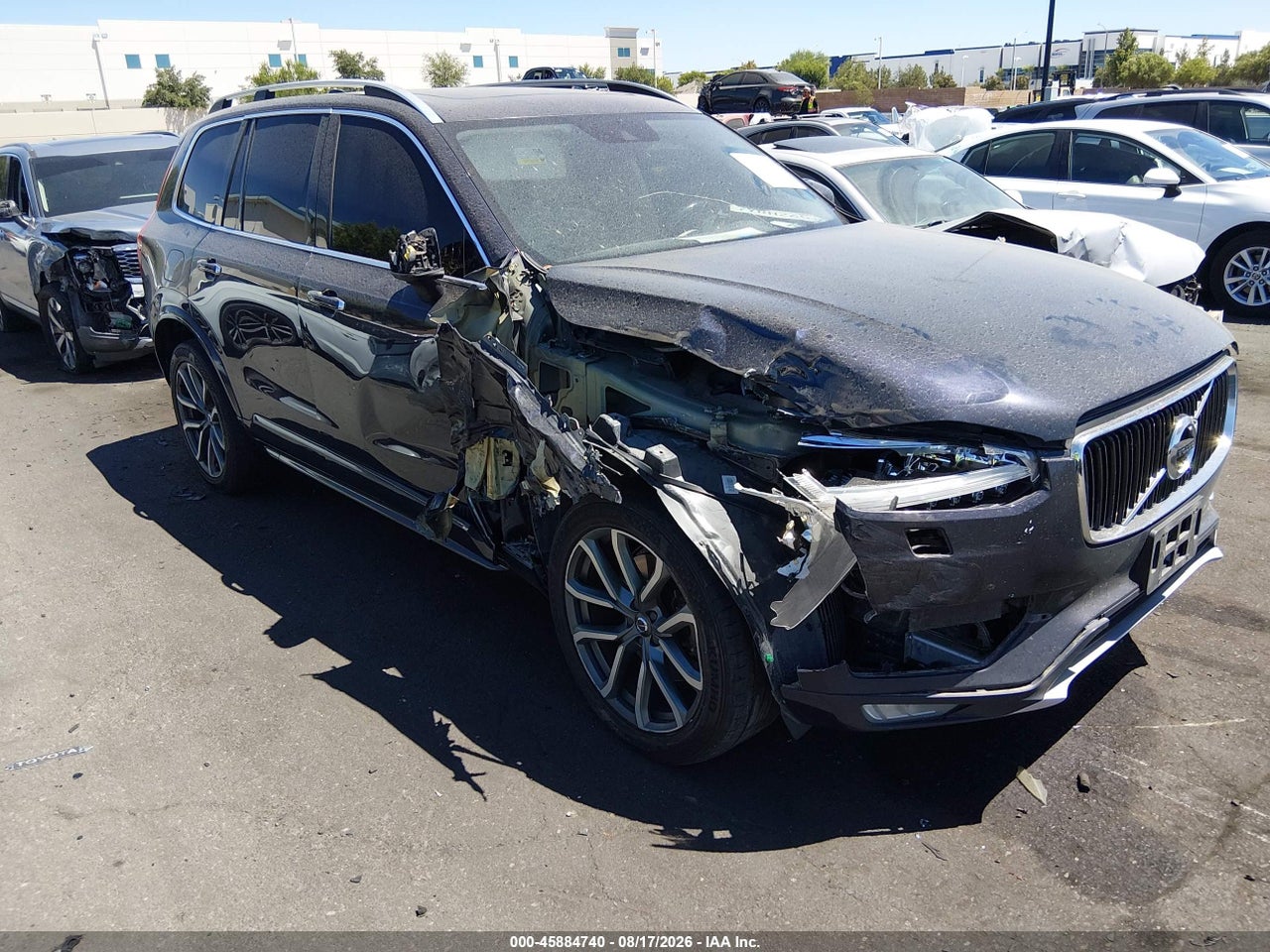 YV4A22PKXH1****** · 2017 VOLVO XC90 T6 MOMENTUM