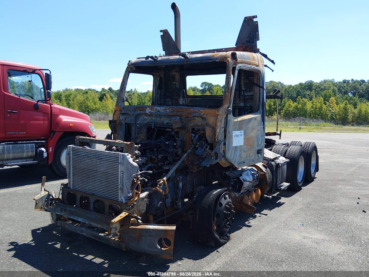 2020 VOLVO VNR   · 2/10