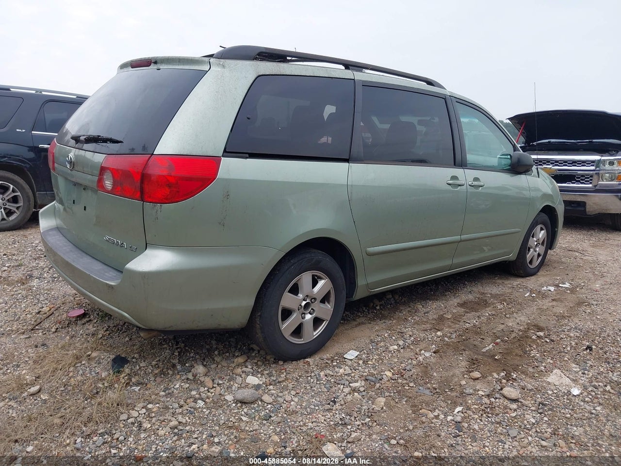 2010 TOYOTA SIENNA LE · 4/11