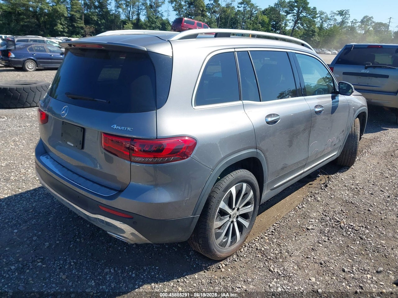 2023 MERCEDES-BENZ GLB 250 4MATIC · 4/10