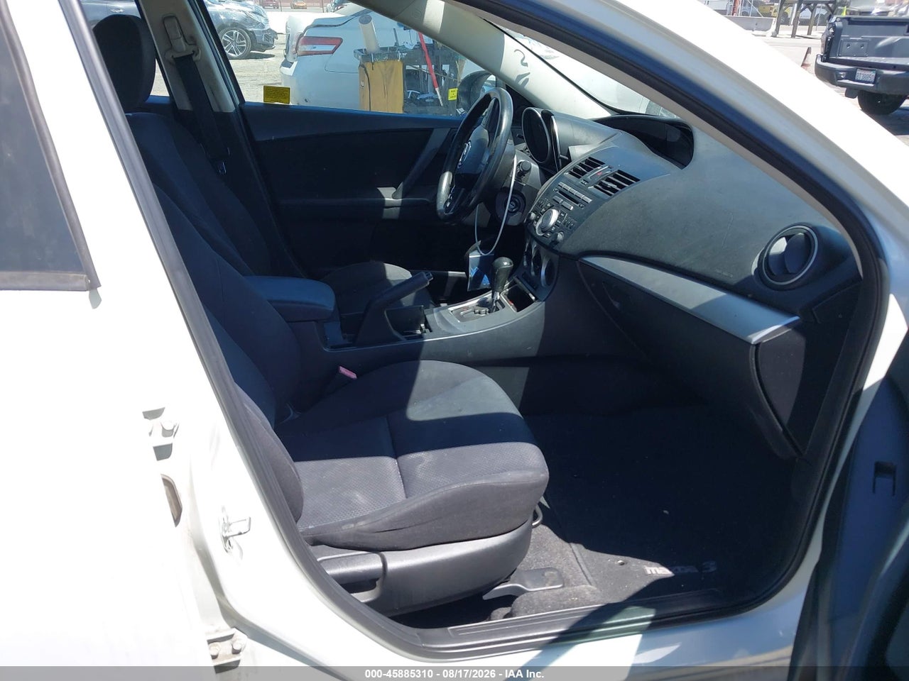 JM1BL1VG7B1****** · 2011 MAZDA MAZDA3 I TOURING · 5/11