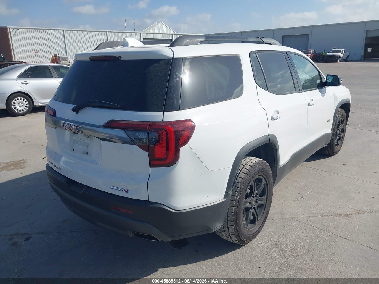 2022 GMC ACADIA AWD AT4 · 4/11