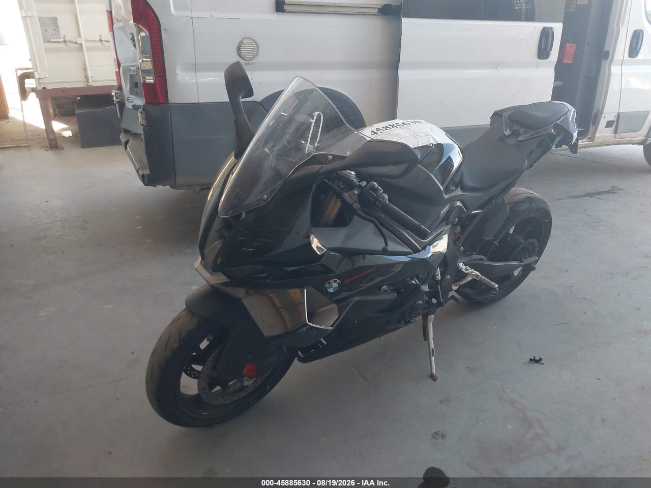 2026 BMW S 1000 RR · 2/11