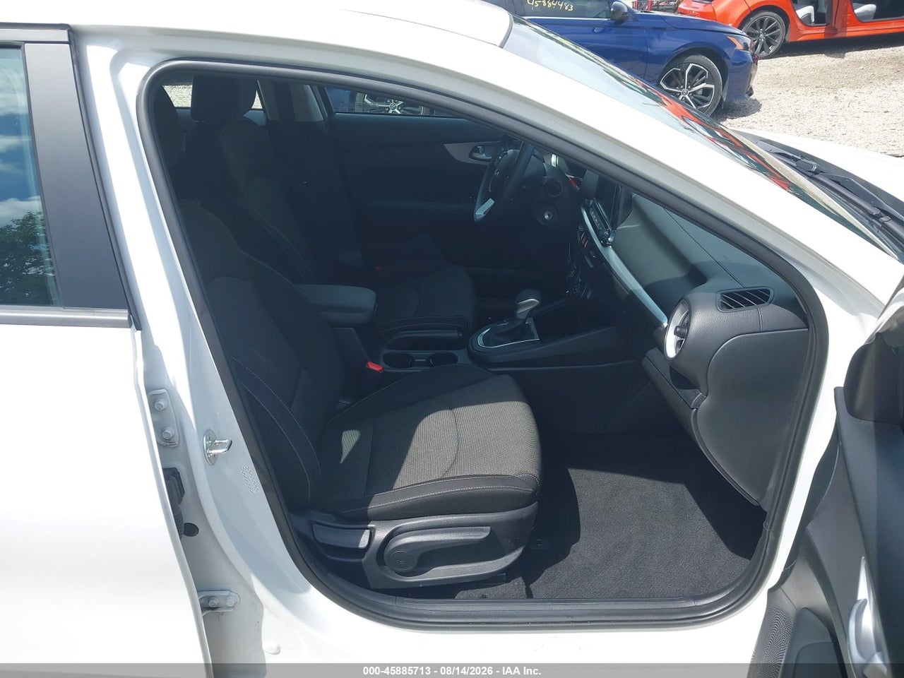 2023 KIA FORTE LXS · 5/8