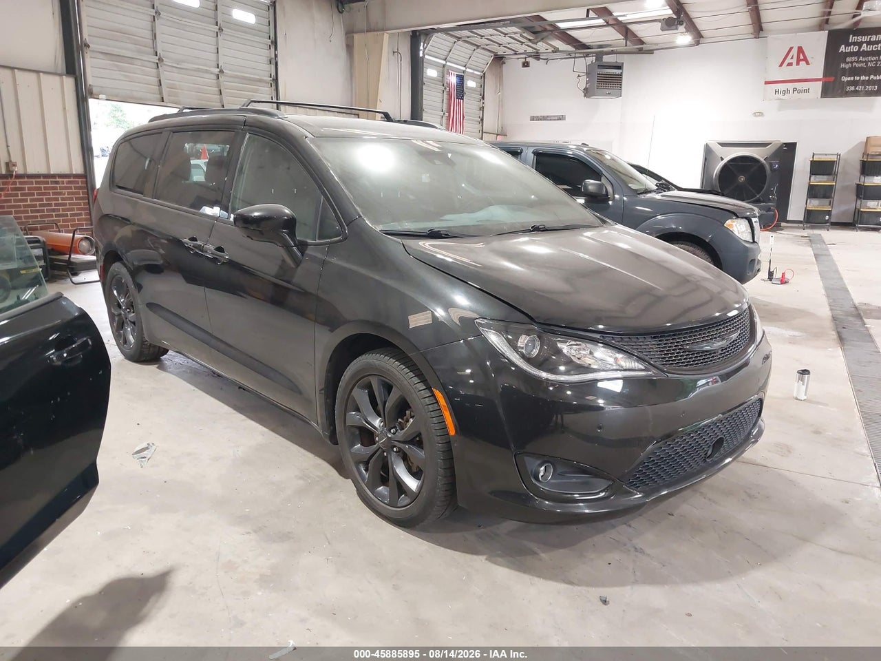 2C4RC1BG8JR****** · 2018 CHRYSLER PACIFICA TOURING L