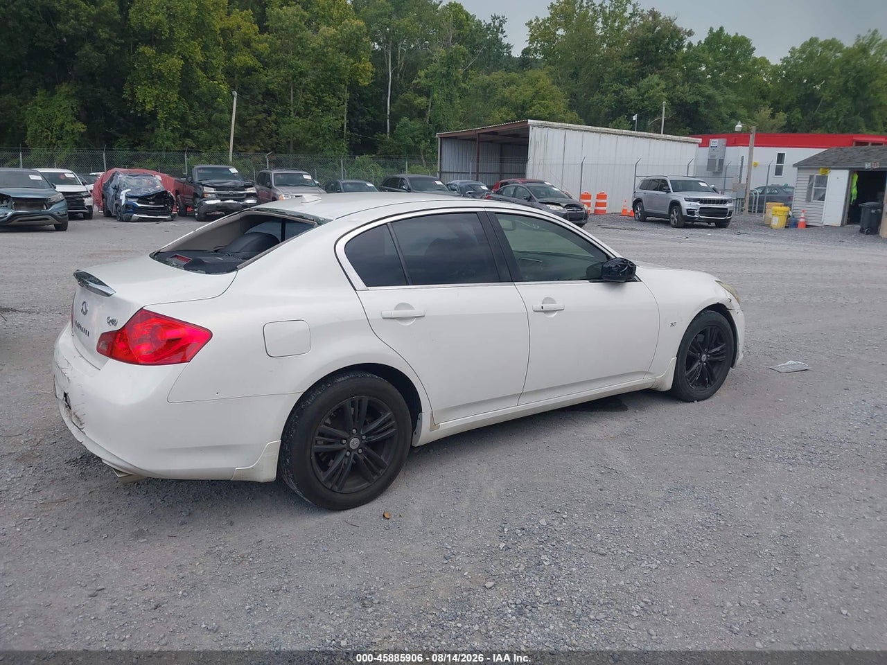 2015 INFINITI Q40 · 4/11