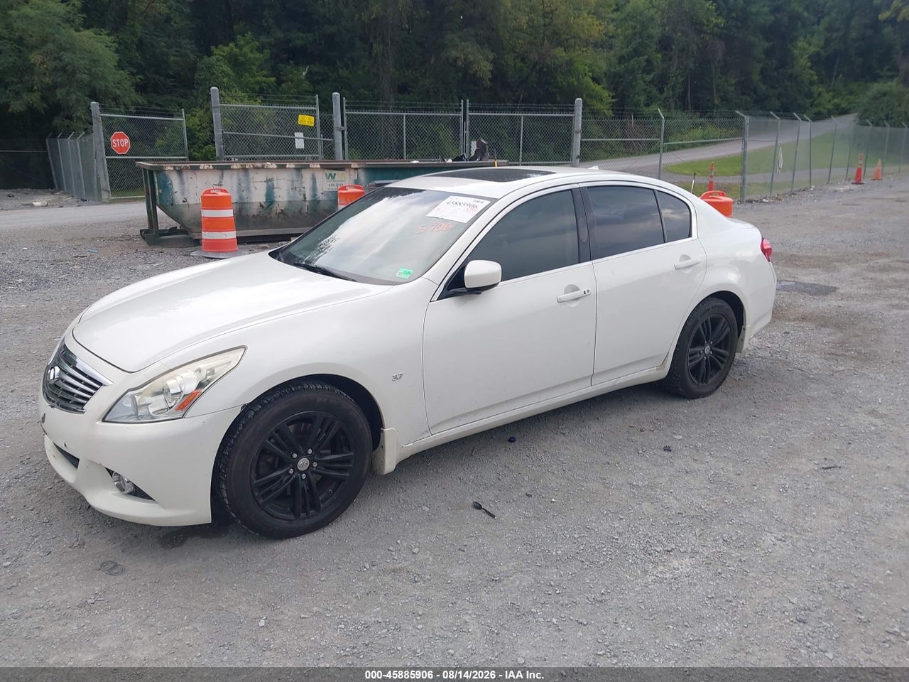 2015 INFINITI Q40 · 2/11